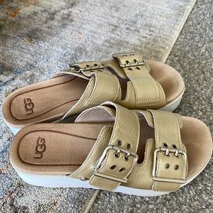 UGG Cammie Metallic Sandal size 5.5